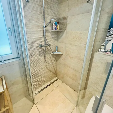 Stylisches Neubau Mit Grosser Terrasse Ruhig Und Idyllisch 30 Min Zuerich *